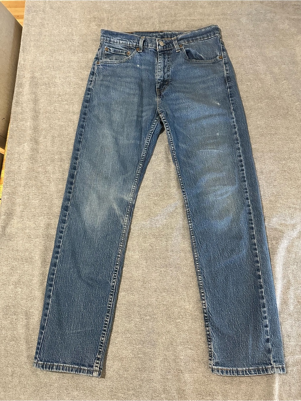 Levi's 505 Men's Straight Jeans in Medium Blue Wash